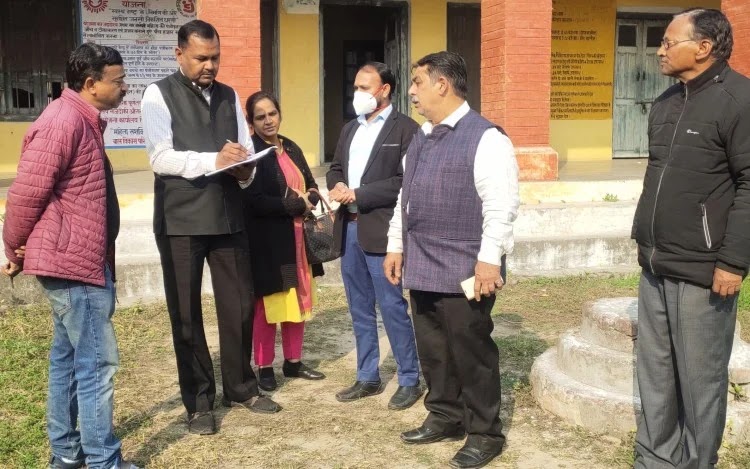 महिला अस्पताल में बन सकता है ईएसआई सेंटर सितारगंज में राजकीय महिला अस्पताल का निरीक्षण करते ईएसआईसी बोर्ड के सदस्य रामप्रकाश गुप्ता