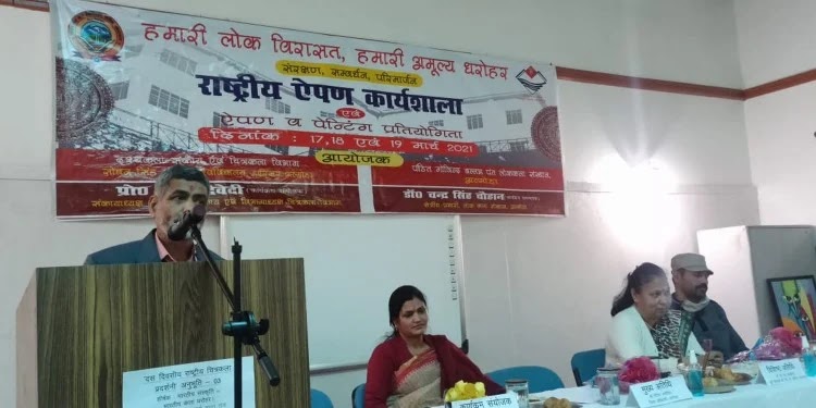 ऐपण के माध्यम से कुमाऊं को विश्वस्तरीय पहचान मिली एसएसजे परिसर में हुई ऐपण कार्यशाला को संबोधित करते प्रो. देब सिंह पोखरिया।