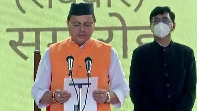 उत्तराखंड के 11वें मुख्यमंत्री के रूप में पुष्कर धामी ने ली शपथ, इन 11 नेताओं को बनाया मंत्री pushkar singh rawat oath 1625400647