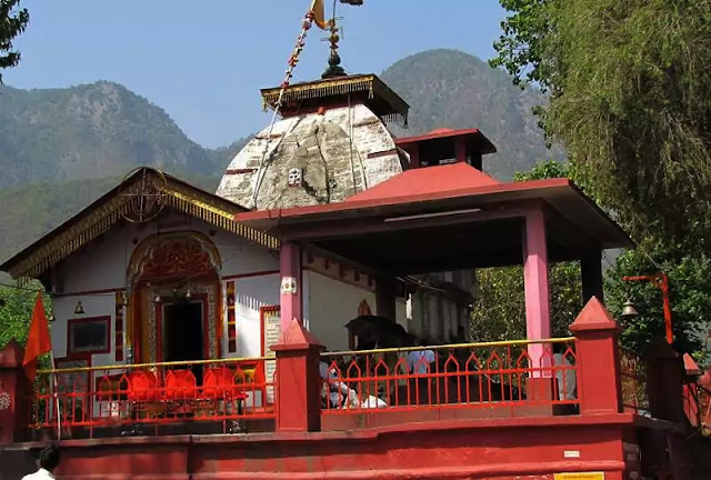 Kashi Vishwanath Temple Uttarkashi | काशी विश्वनाथ मंदिर उत्तरकाशी Kashi Vishwanath Temple Uttarkashi — भागीरथी नदी के तट पर स्थित काशी विश्वनाथ मंदिर का बाहरी दृश्य