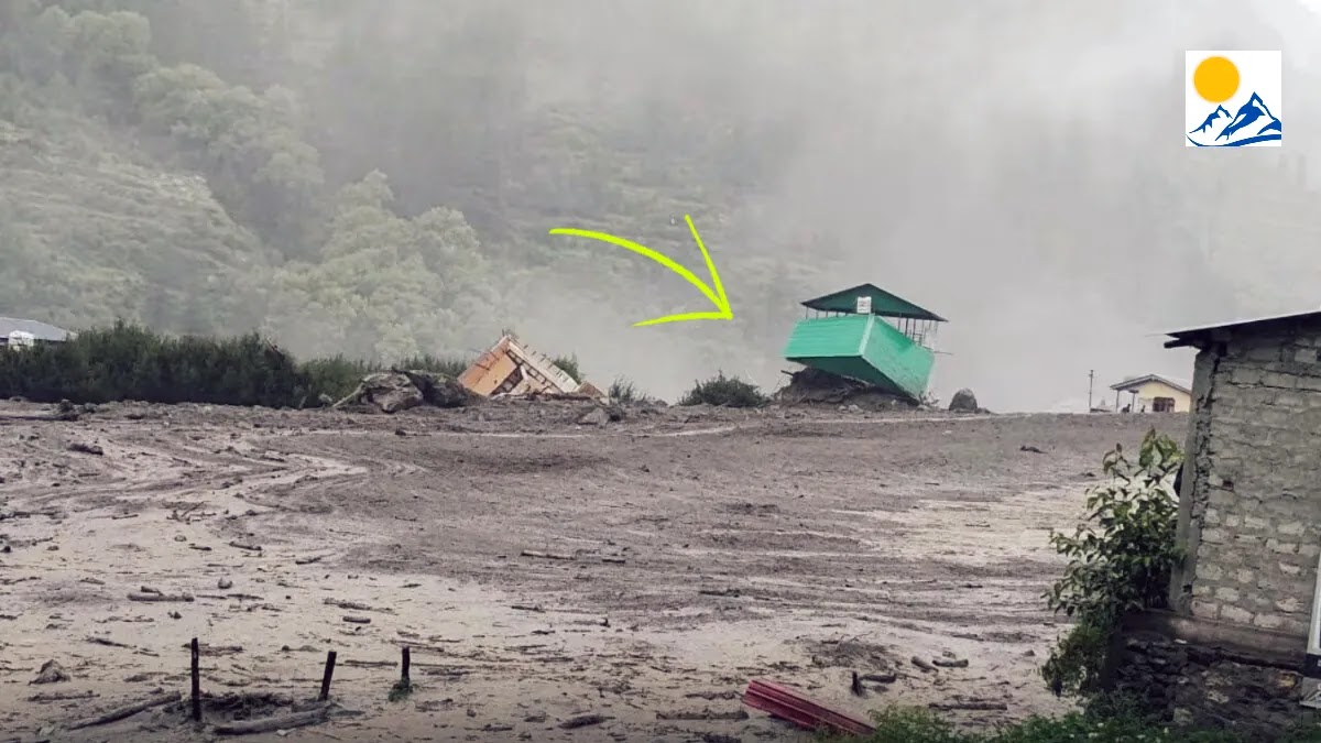 Uttarkashi Cloudburst - धराली में बादल फटने के बाद मची तबाही, प्रशासन ने शुरू किया राहत और बचाव अभियान Uttarkashi Cloudburst - धराली में बादल फटने के बाद मची तबाही, प्रशासन ने शुरू किया राहत और बचाव अभियान