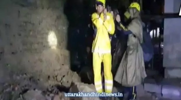 Uttarakhand Rain News: केदारनाथ से वापसी के दौरान भारी बारिश में फंसे 22 यात्रियों को SDRF ने बचाया 1 Uttarakhand Rain News