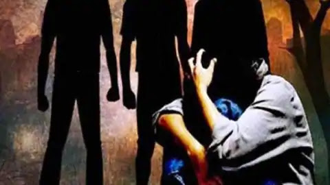 घर में घुसकर महिला से रेप फिर मदद को पहुंचे दो युवकों ने गैंगरेप कर बनाया अश्लील वीडियो 1 gangrape with minor in rampur 1537715239